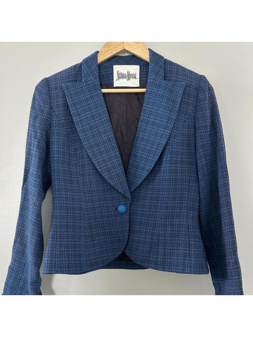 Vintage blue plaid blazer with a classic fit